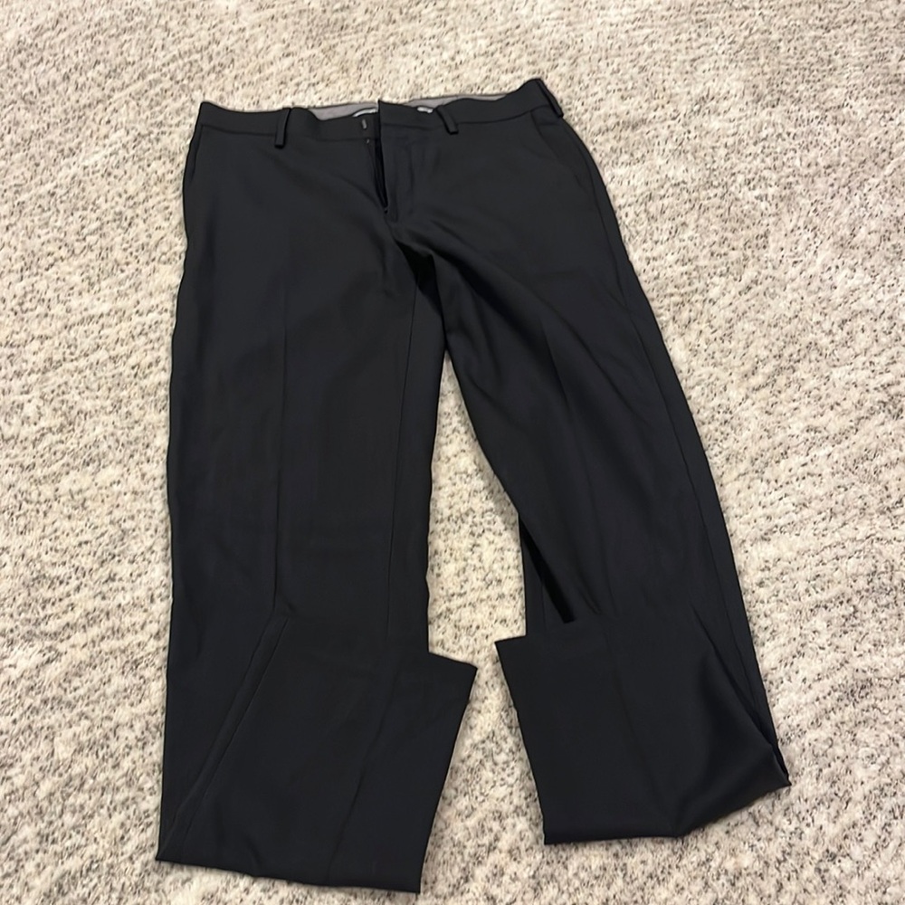 Haggar Men’s 30x32 slim fit dress pants